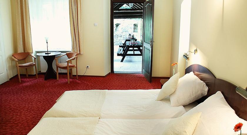 Hotel Przy Oslej Bramie Wałbrzych Zewnętrze zdjęcie